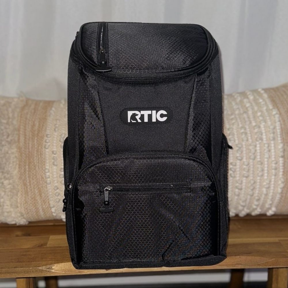 RTIC Backpack cooler 15 can